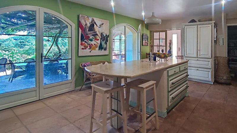 Maison - 395 m² - 14 pièces