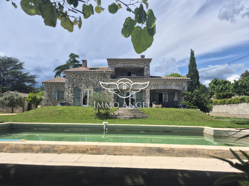 Maison - 137 m² - 6 pièces