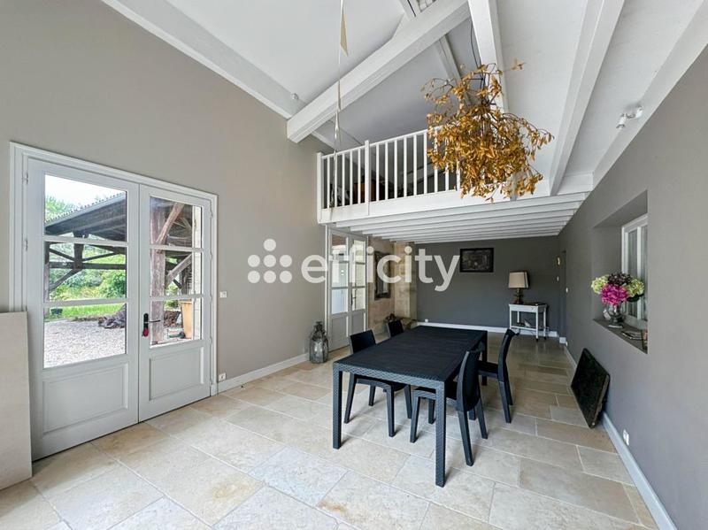 Maison - 352 m² - 9 pièces