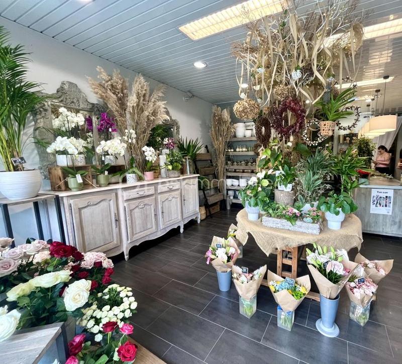 Local commercial - 150 m² - 6 pièces