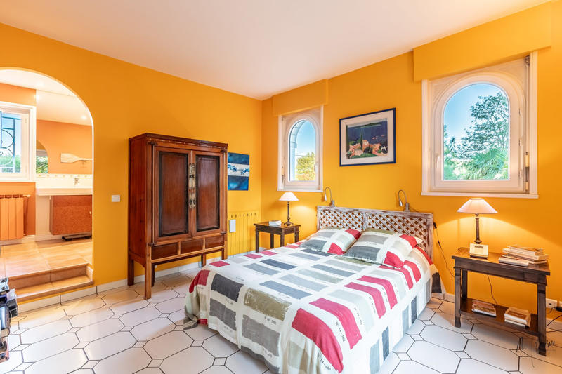 Maison - 220 m² - 8 pièces