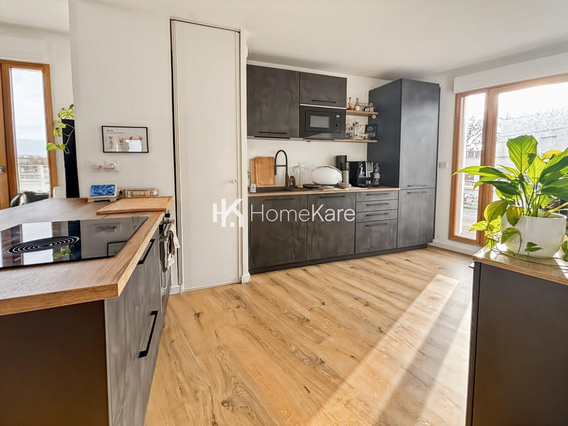 Appartement - 90 m² - 4 pièces