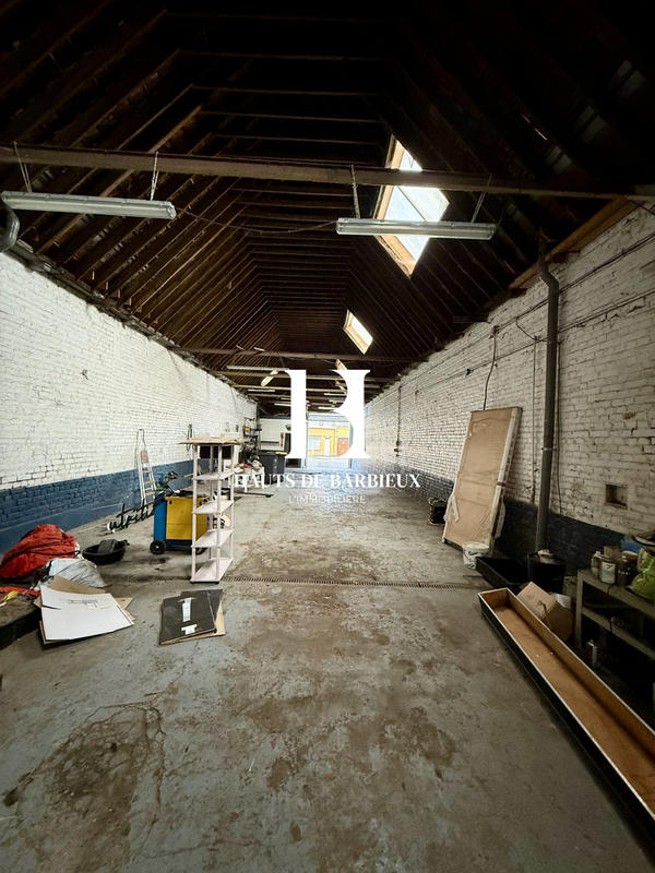 Local d'activités - 253 m² - 3 pièces