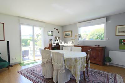 Maison - 225 m² - 9 pièces