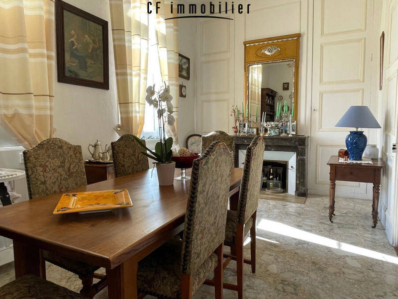 Maison - 180 m² - 8 pièces