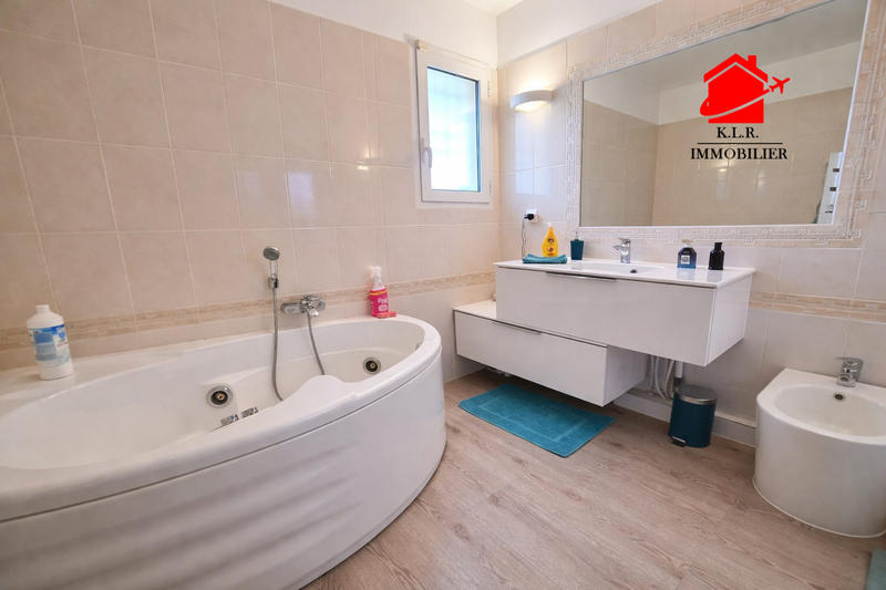 Appartement - 103 m² - 4 pièces