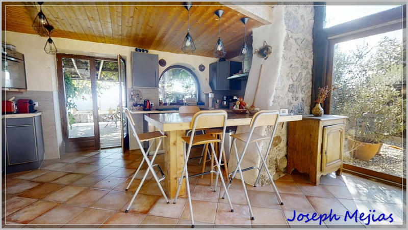 Maison - 332 m² - 11 pièces