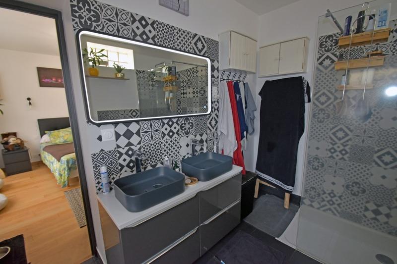 Maison - 232 m² - 8 pièces