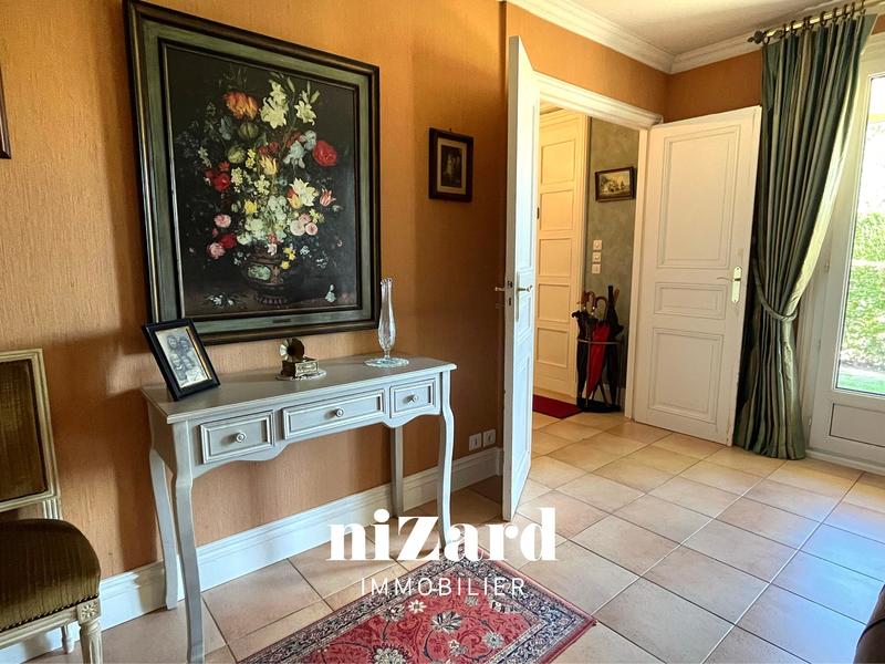 Maison traditionnelle - 171 m² - 7 pièces