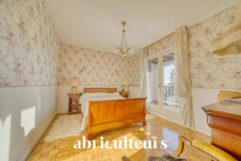 Maison ancienne - 600 m² - 11 pièces