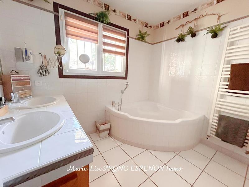 Maison - 210 m² - 8 pièces