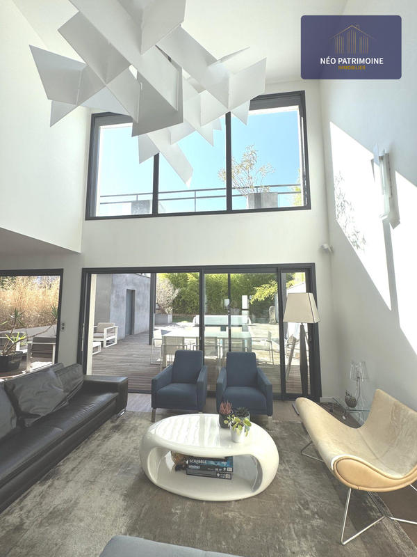 Maison contemporaine - 270 m² - 8 pièces