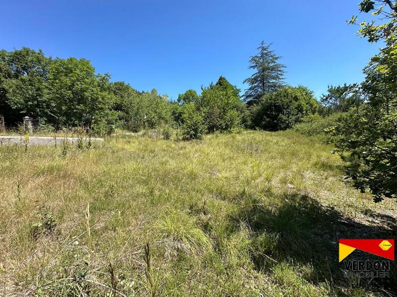 Terrain constructible - 1 380 m²
