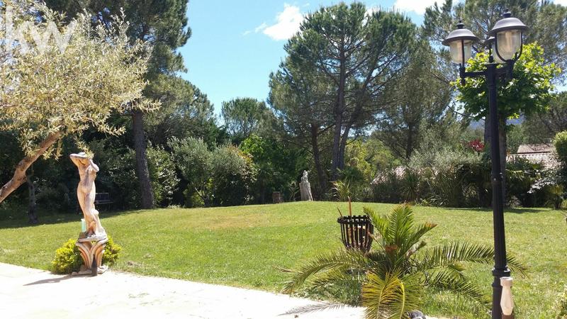 Maison provençale - 256 m² - 9 pièces