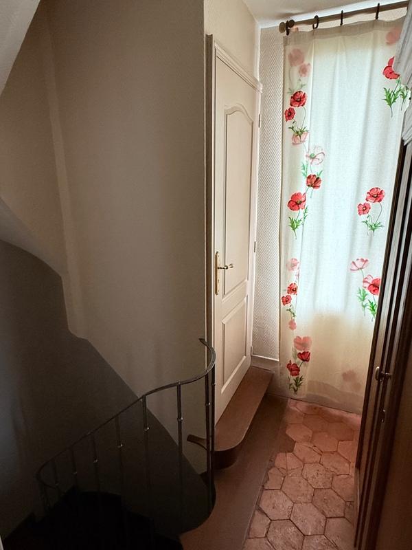 Maison - 220 m² - 8 pièces