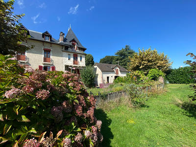 Maison - 260 m² - 9 pièces