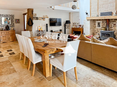 Maison - 232 m² - 8 pièces