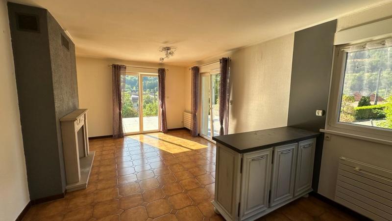 Maison - 152 m² - 8 pièces