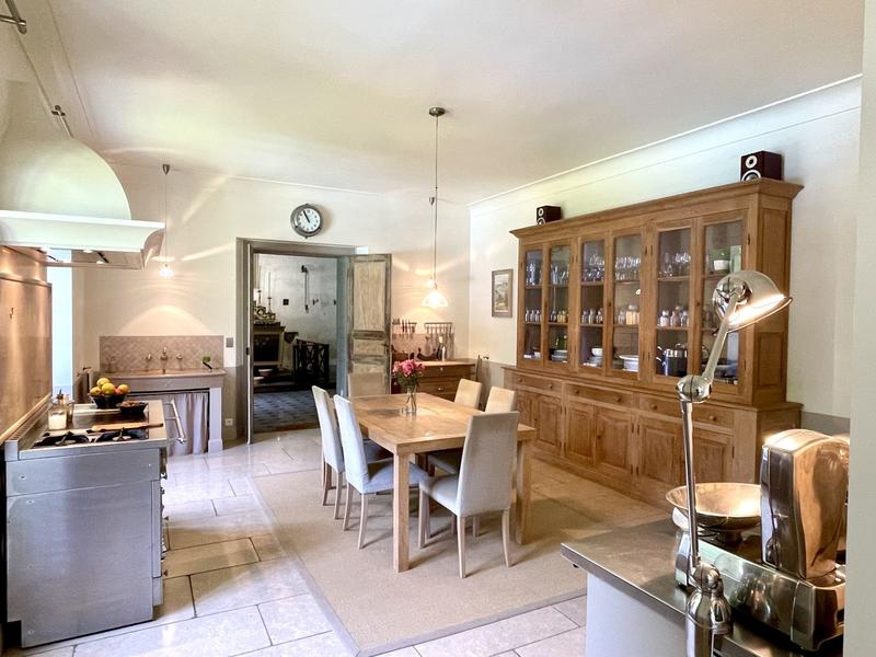 Maison - 484 m² - 17 pièces