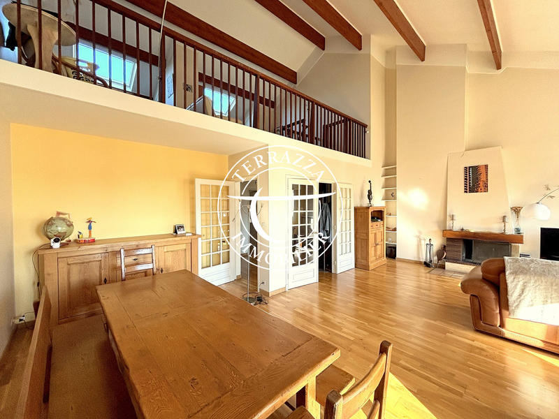 Duplex - 207 m² - 9 pièces