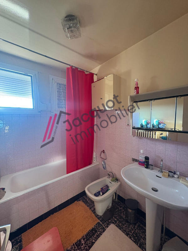 Maison - 102 m² - 6 pièces