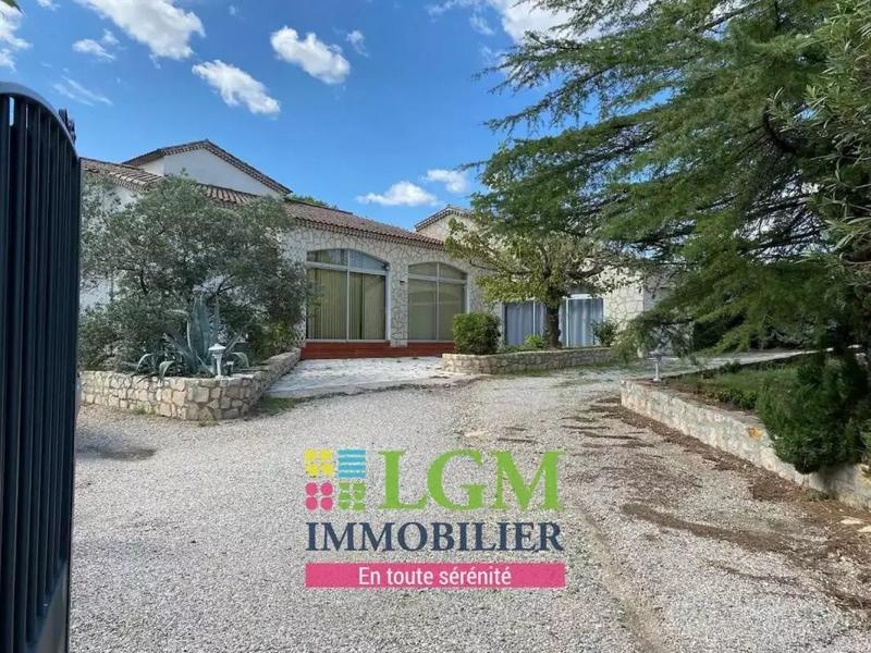 Villa - 222 m² - 7 pièces