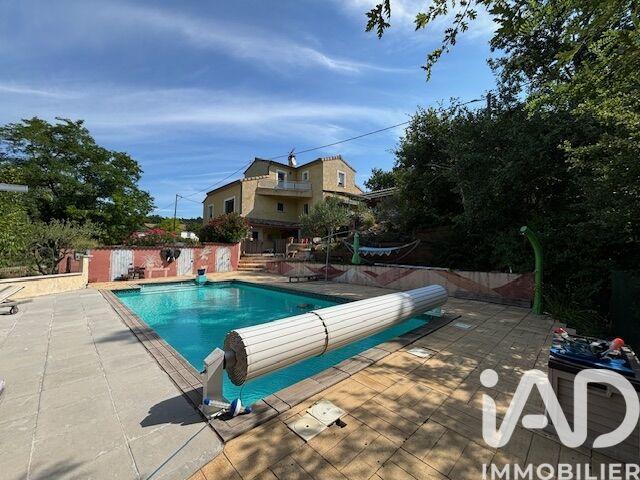 Maison - 200 m² - 8 pièces