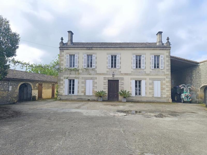 Maison - 250 m² - 7 pièces