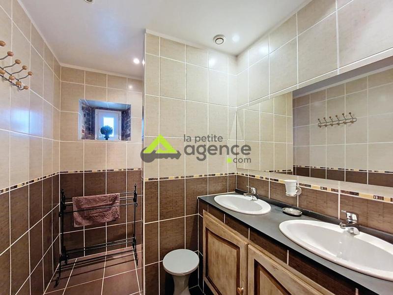 Propriété - 270 m² - 11 pièces