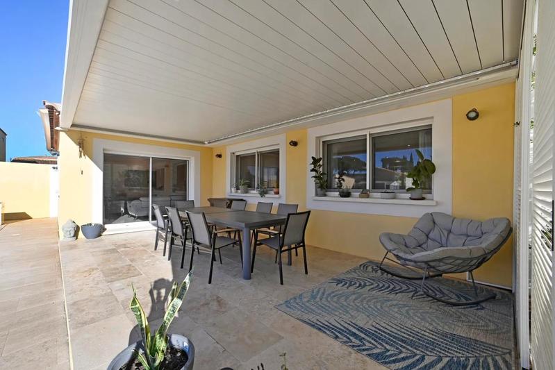 Villa - 232 m² - 8 pièces