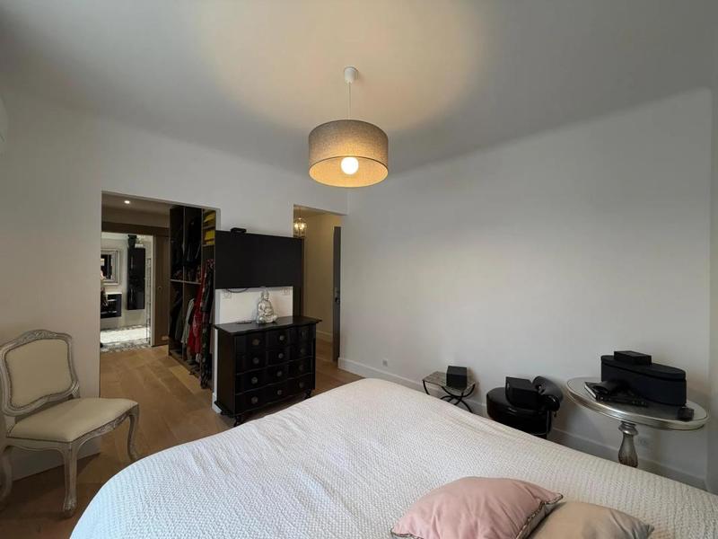 Maison - 230 m² - 8 pièces