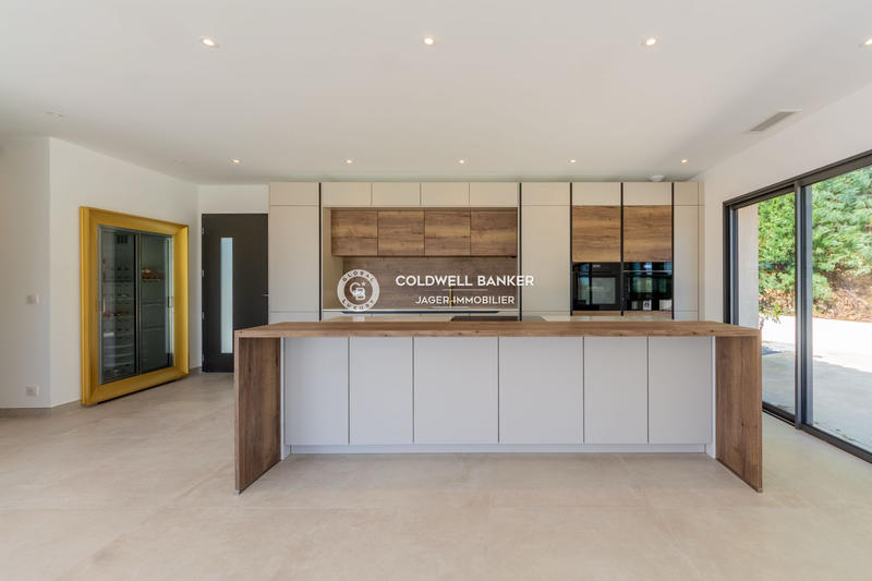 Maison - 270 m² - 5 pièces