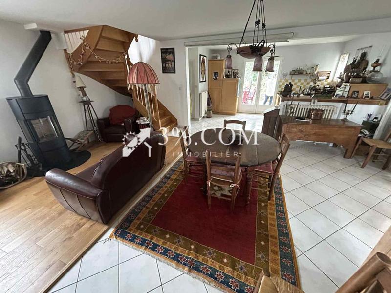 Maison - 136 m² - 6 pièces