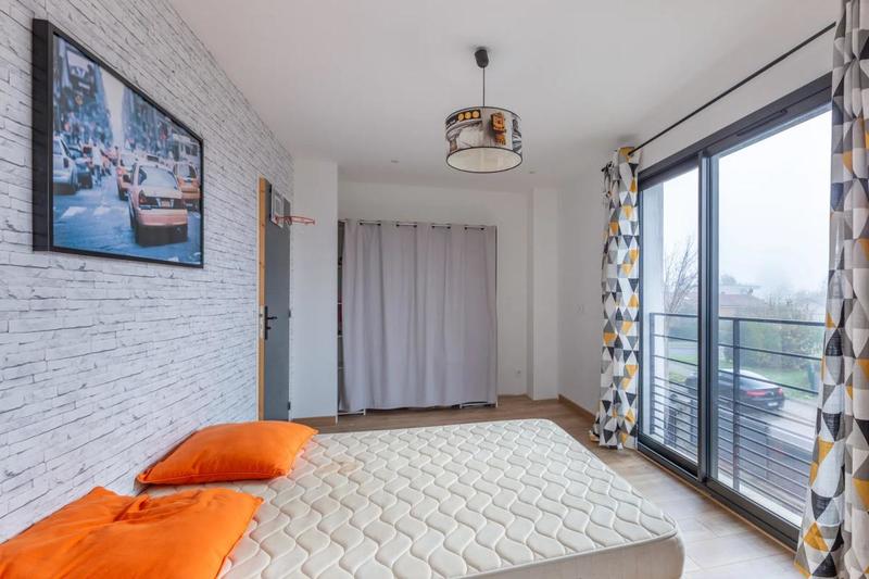 Maison - 246 m² - 8 pièces