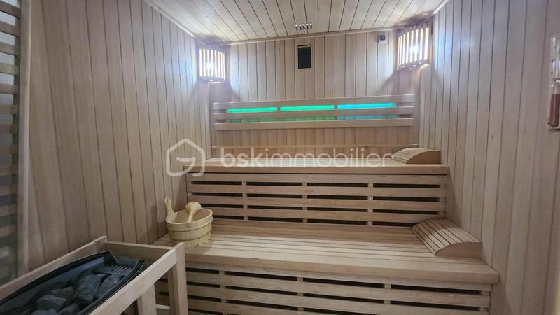 Propriété - 236 m² - 9 pièces