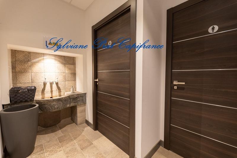 Local commercial - 493 m² - 12 pièces