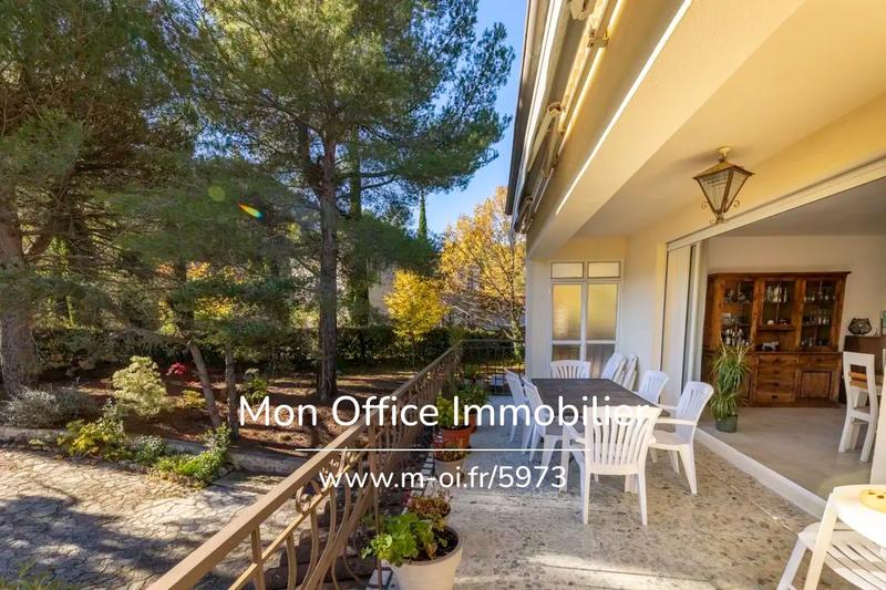 Maison - 200 m² - 5 pièces