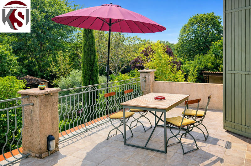 Maison - 240 m² - 8 pièces