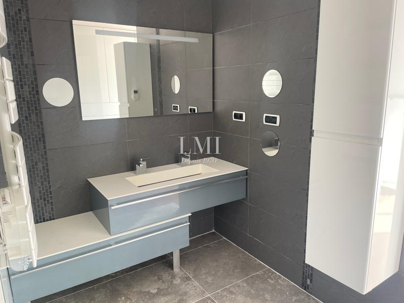 Maison - 300 m² - 9 pièces