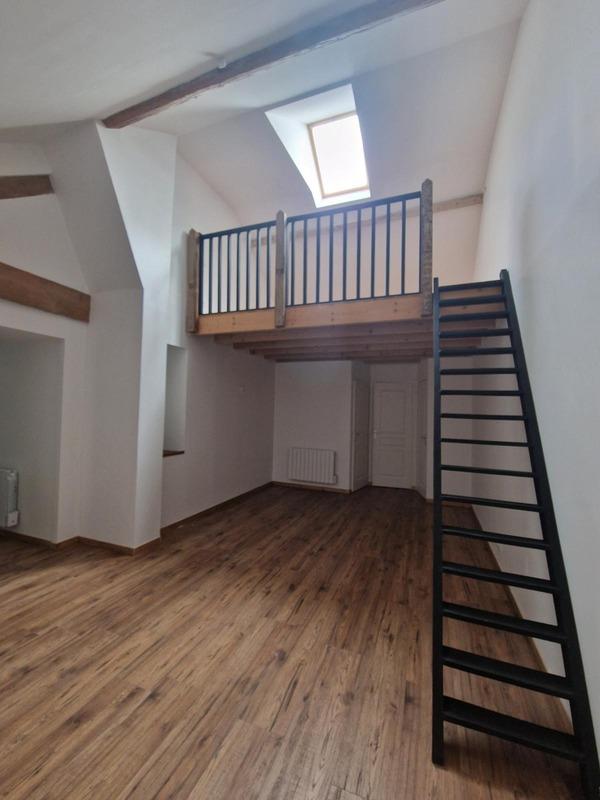 Maison - 850 m² - 35 pièces