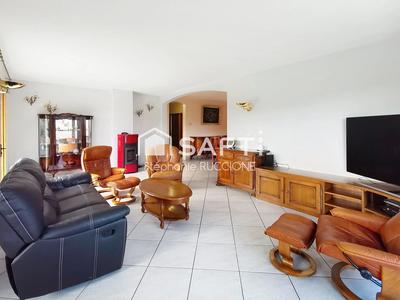 Maison - 212 m² - 5 pièces