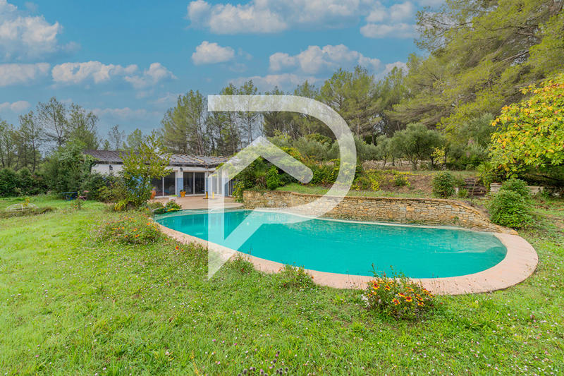 Maison - 363 m² - 6 pièces