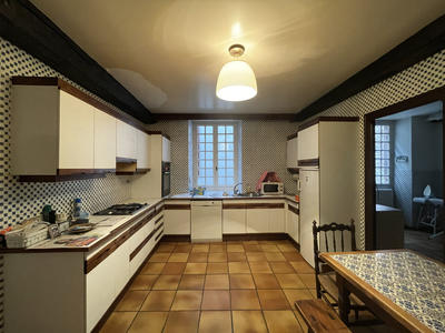 Maison - 420 m² - 15 pièces
