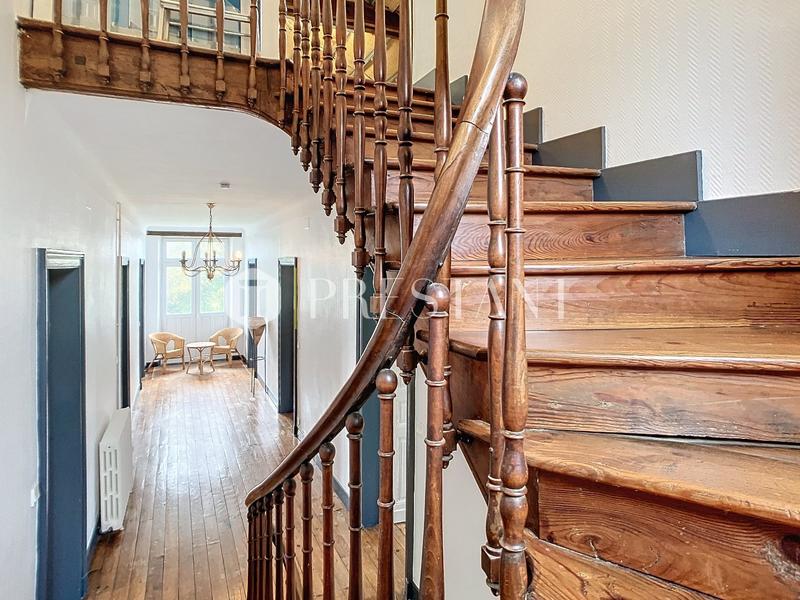 Maison - 223 m² - 6 pièces