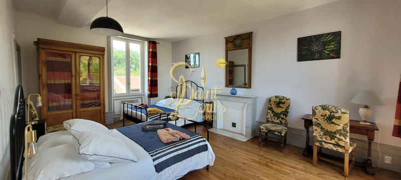 Maison - 237 m² - 7 pièces