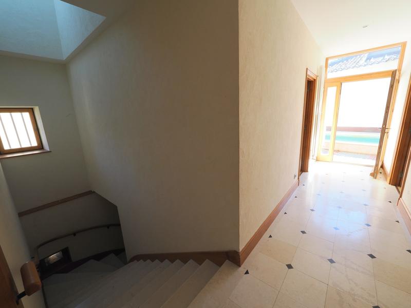 Maison - 344 m² - 15 pièces