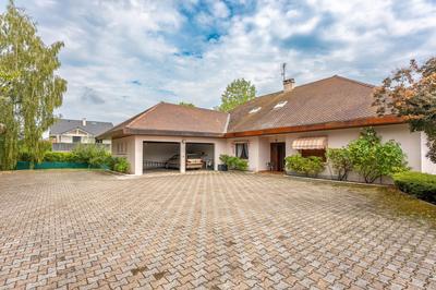 Maison - 304 m² - 9 pièces