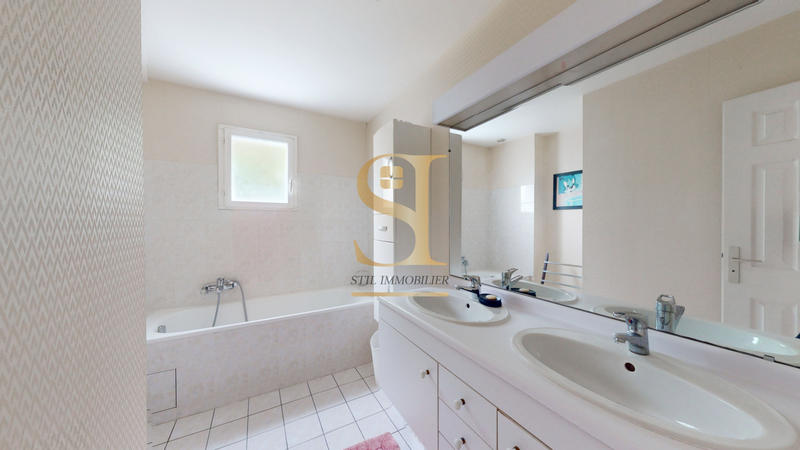 Maison - 172 m² - 7 pièces