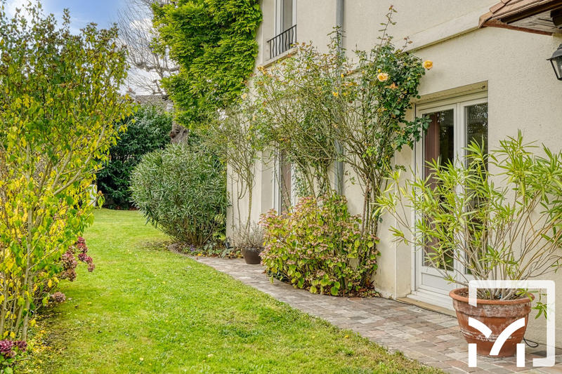 Maison - 170 m² - 8 pièces