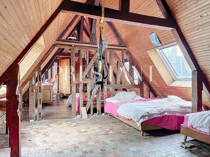 Maison - 280 m² - 9 pièces